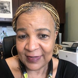 Meet your Posher, Debra